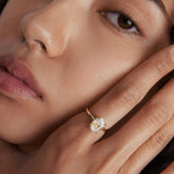 Nenola Lumière Oval Ring – goldener Ovalring voller Eleganz & Strahlkraft