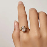 Nenola Lumière Oval Ring – goldener Ovalring voller Eleganz & Strahlkraft