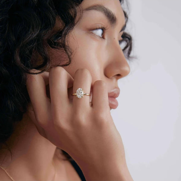 Nenola Lumière Oval Ring – goldener Ovalring voller Eleganz & Strahlkraft